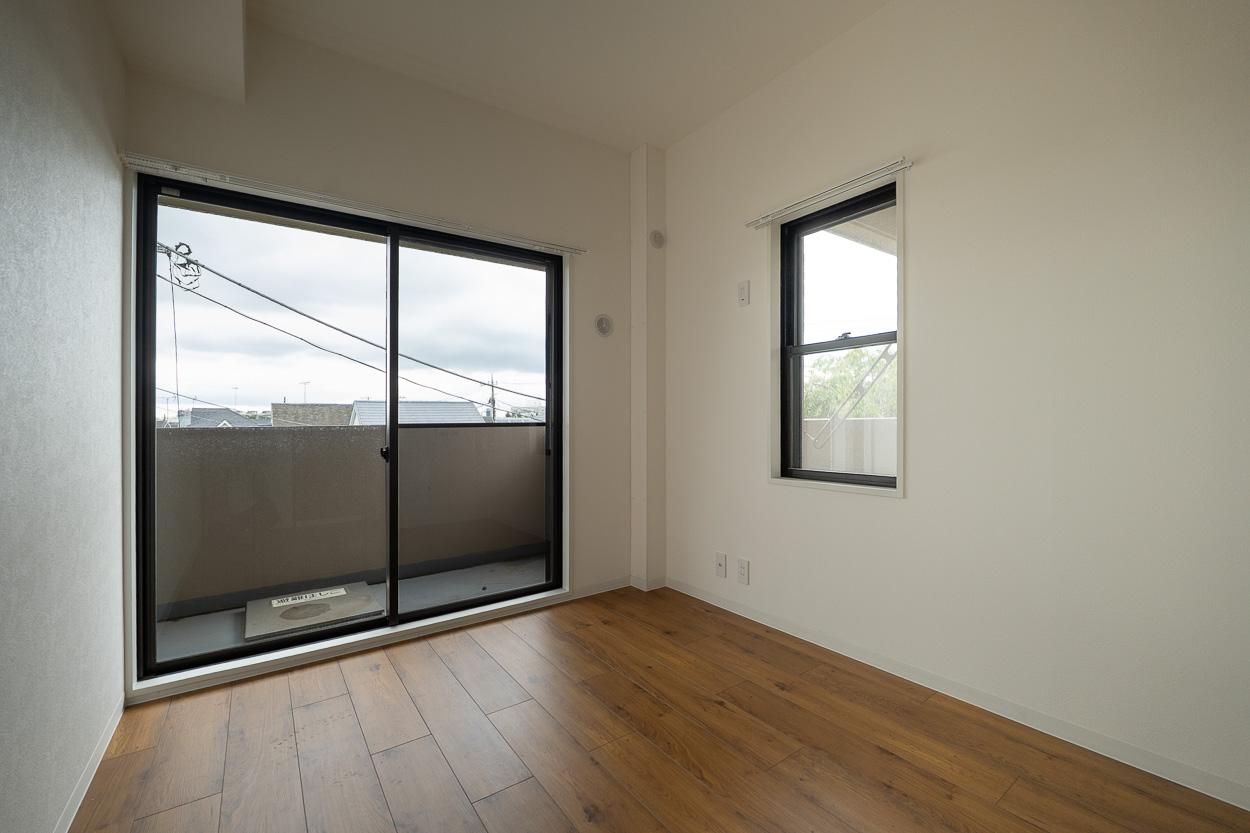 中野区上鷺宮の賃貸物件/5畳ほどの洋室は仕事部屋にも良いかと