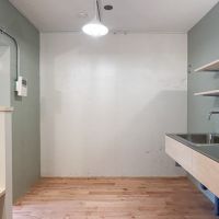 新宿区若松町の賃貸物件/キッチンスペースは約３畳。ひとり用のコンパクトなダイニングテーブルであれば置くことができそうな広さです