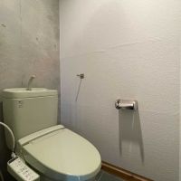 杉並区松ノ木の賃貸物件/トイレは玄関の横にあります