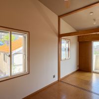 大田区仲池上 の賃貸物件/引き戸の上は素通しのアクリルが入り、光がよく回る