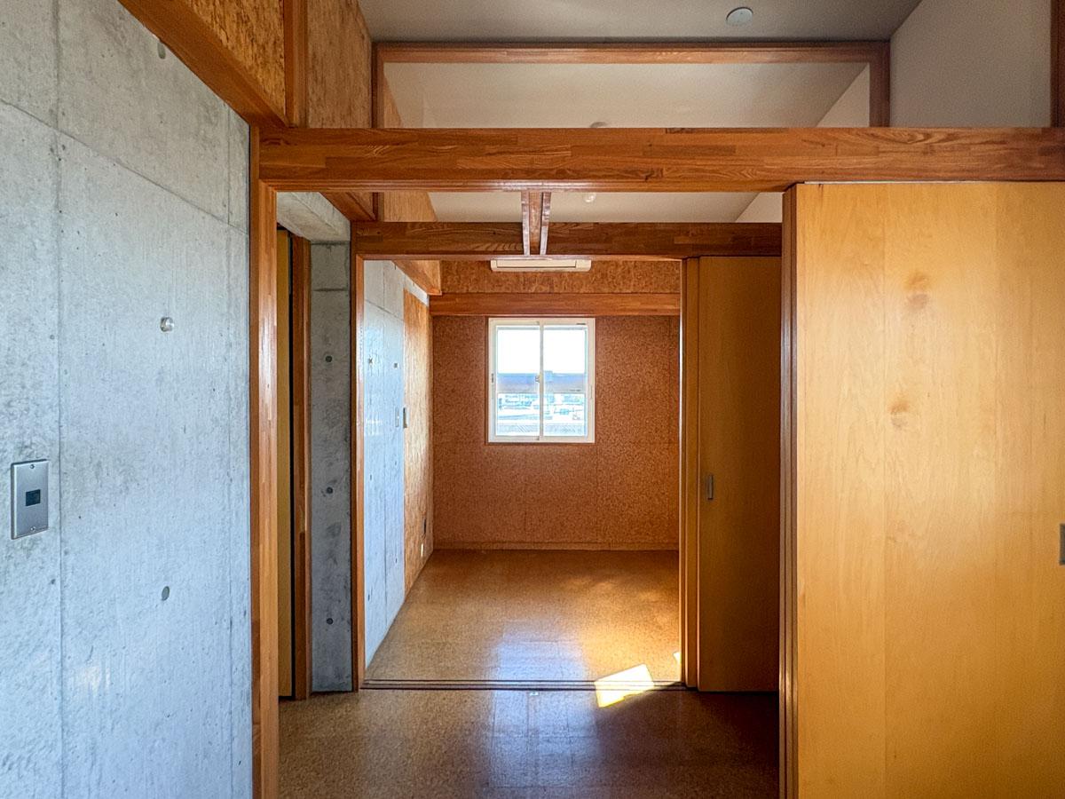 大田区仲池上 の賃貸物件/木とコンクリートの対比が美しい