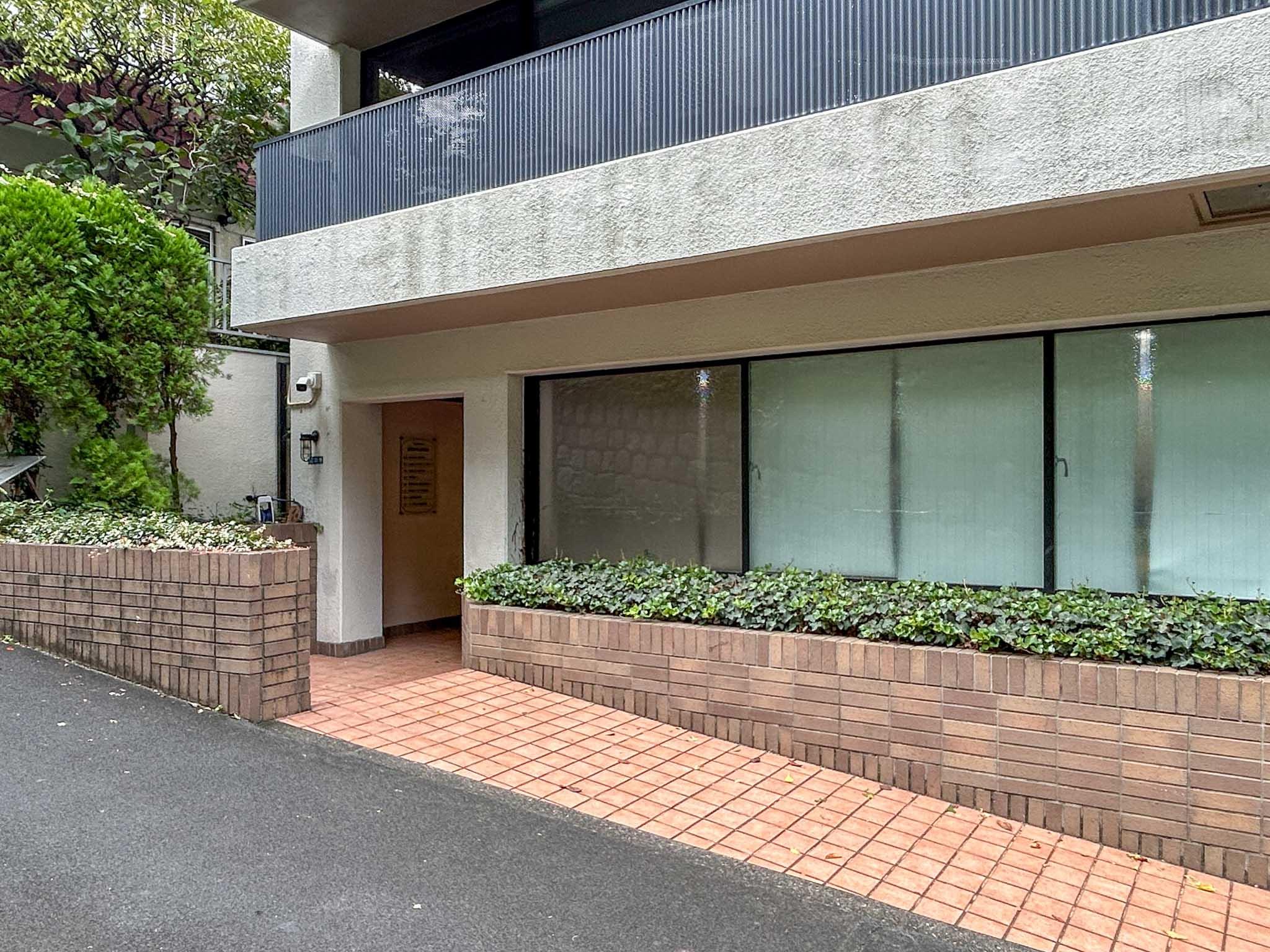 港区赤坂の賃貸物件/南部坂側のエントランス