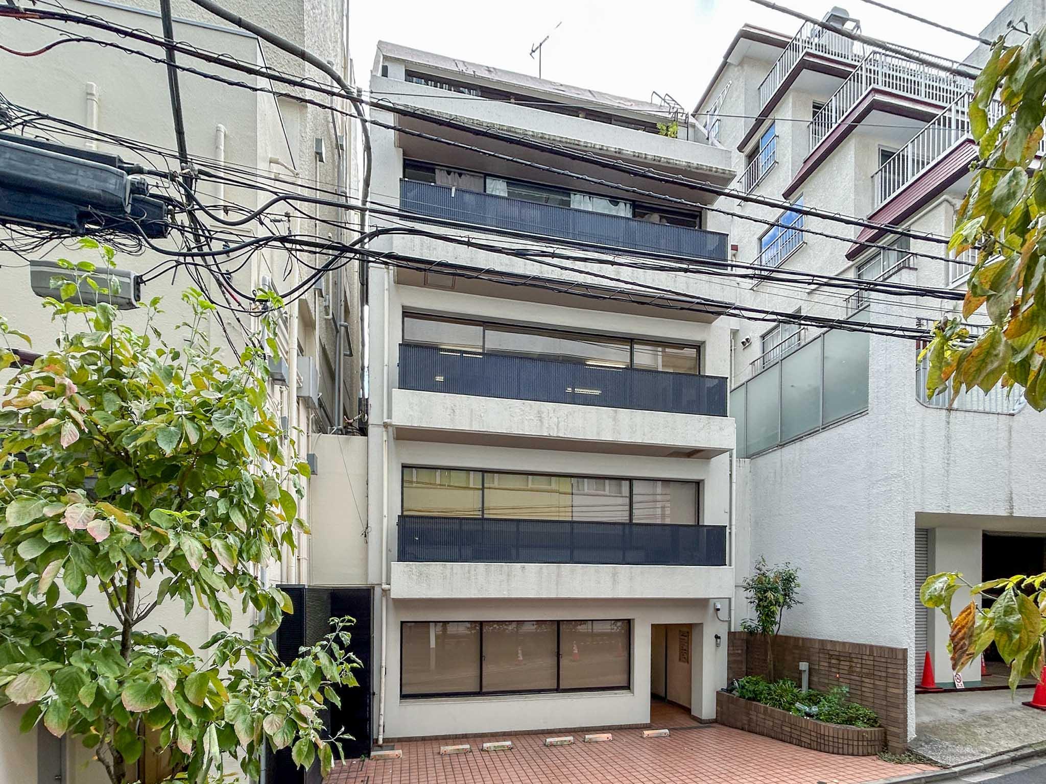 港区赤坂の賃貸物件/北側からみた外観。クセのない端正な佇まい