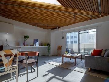 港区芝の賃貸物件/光と木が折りなす部屋