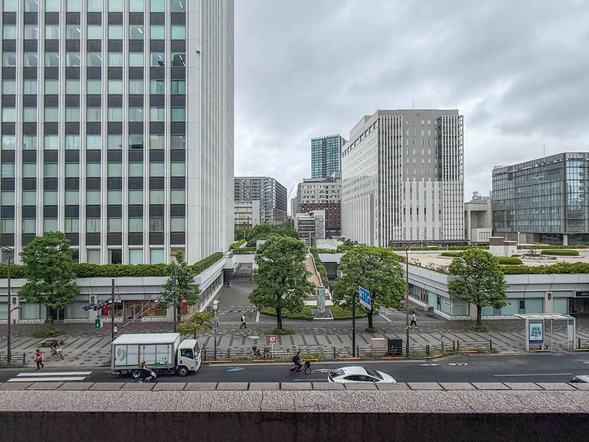 港区芝の賃貸物件/バルコニーからの眺望。向かいが抜けているので開放的