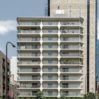 港区芝浦の賃貸物件/建物はどっしりとした風貌。幾何学的なつくりが格好良い