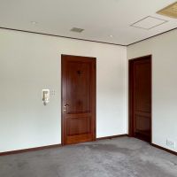 新宿区四谷坂町の賃貸物件/洋室③（9畳）：横にウォークインクローゼットを備えています