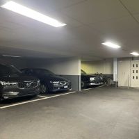 新宿区四谷坂町の賃貸物件/駐車場も1台分付いてきます。背の高い大型の車も駐車可能です