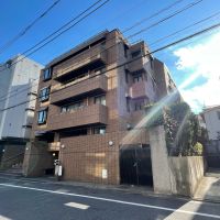 新宿区四谷坂町の賃貸物件/外観をエントランス側（南側）から