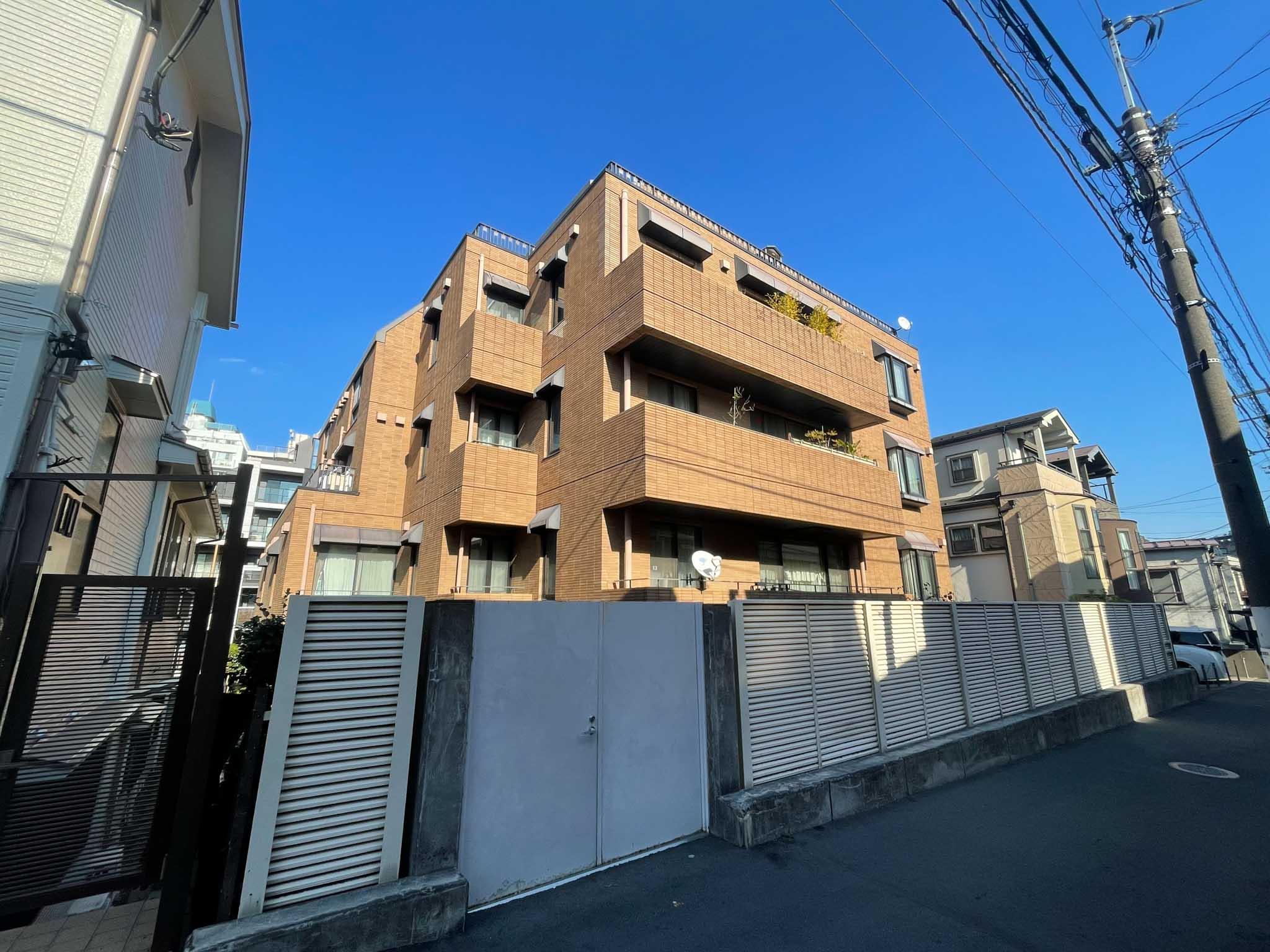 新宿区四谷坂町の賃貸物件/外観を北側から