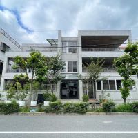 板橋区東新町の賃貸物件/全部で6区画のマンション。それぞれの区画に大きなベランダ・バルコニーが用意されています