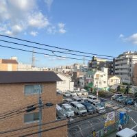練馬区関町北の賃貸物件/ベランダからの眺め。右手に線路があります