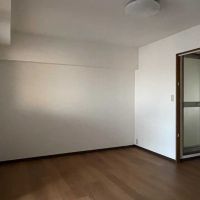 目黒区上目黒の賃貸物件/リビング：シンプルな形で使いやすい