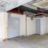 杉並区下井草の賃貸物件/左側のドアが入り口