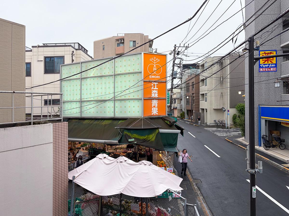 杉並区下井草の賃貸物件/窓を開けると、青果店から威勢の良い声が届きました