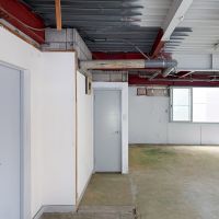 杉並区下井草の賃貸物件/剥き出しの配管や鉄骨、壁や床の絶妙な仕上がり具合