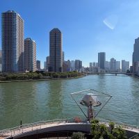 中央区新川の賃貸物件/バルコニーから川側を見る