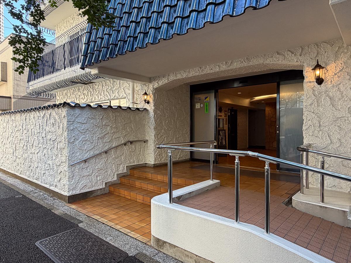 中央区新川の賃貸物件/建物の入り口の良い雰囲気
