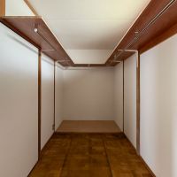 北区中里の賃貸物件/2階の廊下には大きなウォークインクロゼット