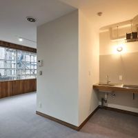 文京区春日の賃貸物件/室内別角度から（photo: Akira Nakamura）