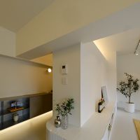 世田谷区宮坂の売買物件/室内でも一際目をひくタイルベンチ