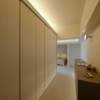 世田谷区宮坂の売買物件/クローゼットは玄関側に設けてあります。なかなかの容量