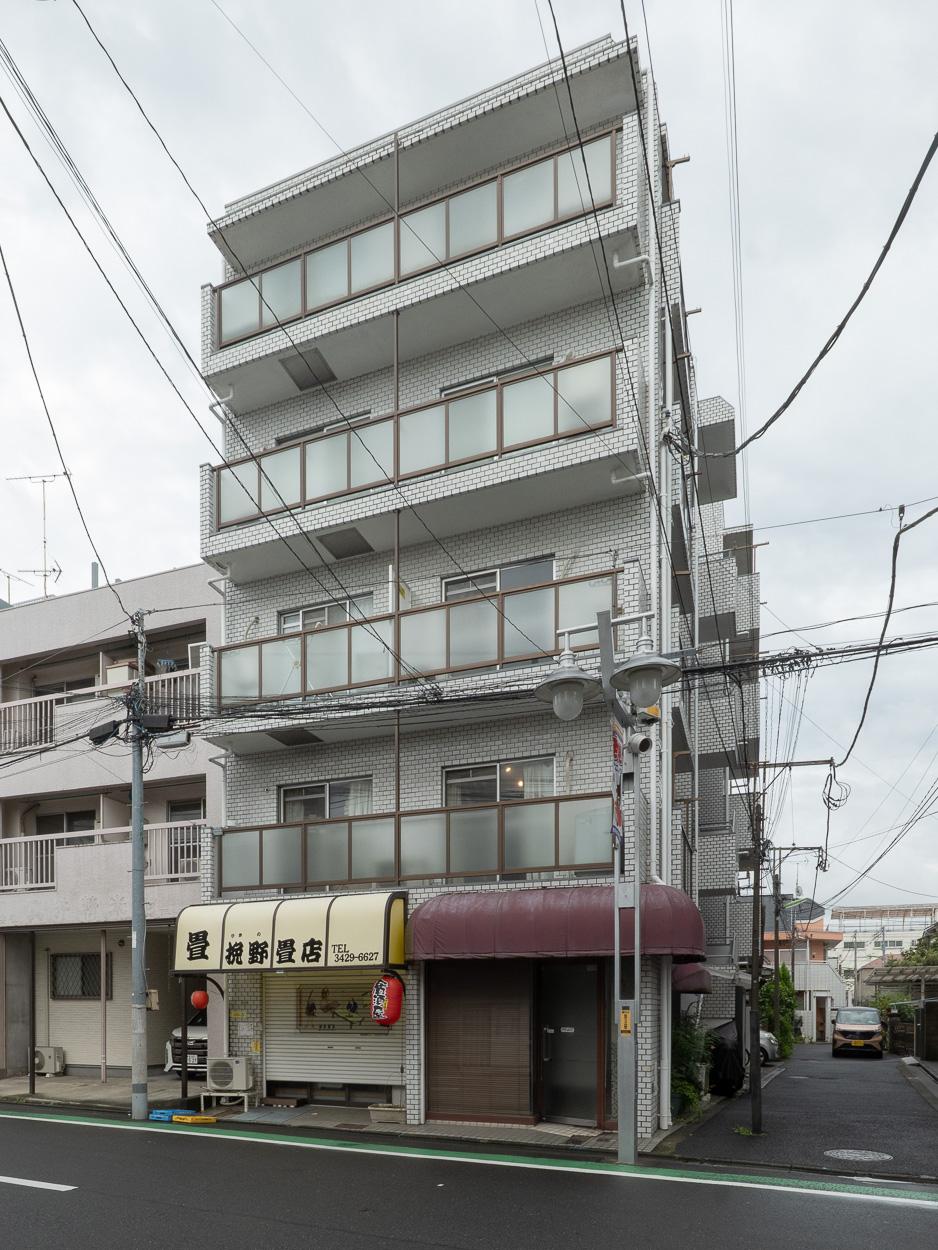 世田谷区世田谷の賃貸物件/外観。ボロ市通りに面しています