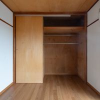 世田谷区世田谷の賃貸物件/南側洋室には収納棚があります