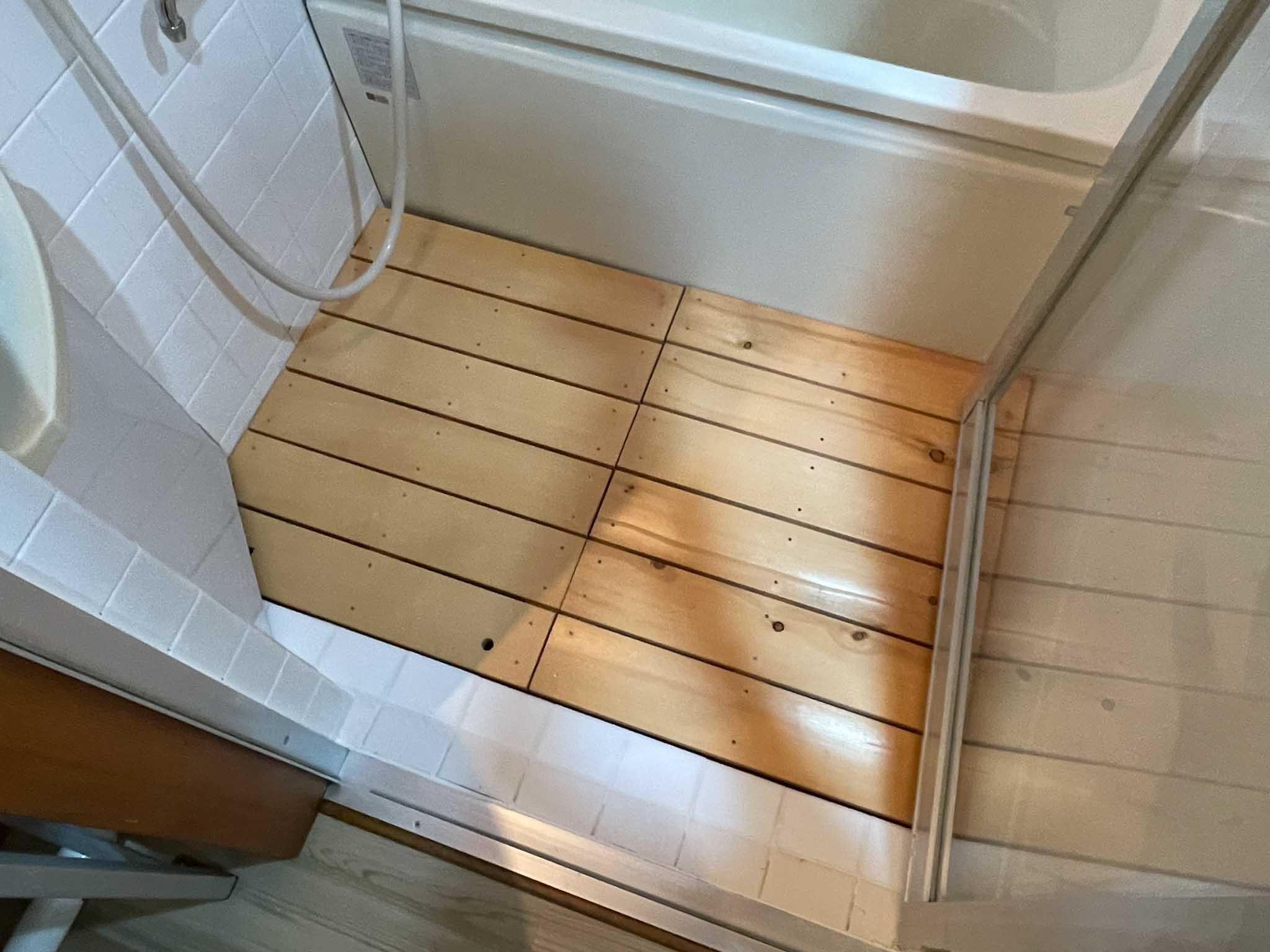 杉並区高円寺の賃貸物件/浴室。専用のすのこを敷きます