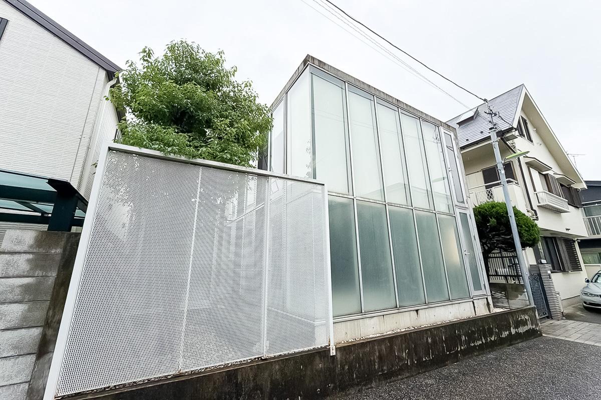 世田谷区下馬の売買物件/外観。坪庭にシンボルツリー