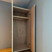 品川区西中延の賃貸物件/収納は隅に設けられたハンガーパイプと、この可動式収納のみ