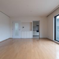練馬区石神井町の賃貸物件/リビングはゆったりとした大きさで家具のレイアウトもしやすそう