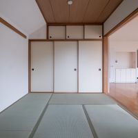 練馬区石神井町の賃貸物件/和室。ふすまを開ければリビングと一体に