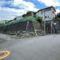 西東京市柳沢の賃貸物件/建物を北側から。高台の上に立っています