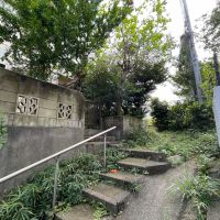 西東京市柳沢の賃貸物件/階段を上がって...
