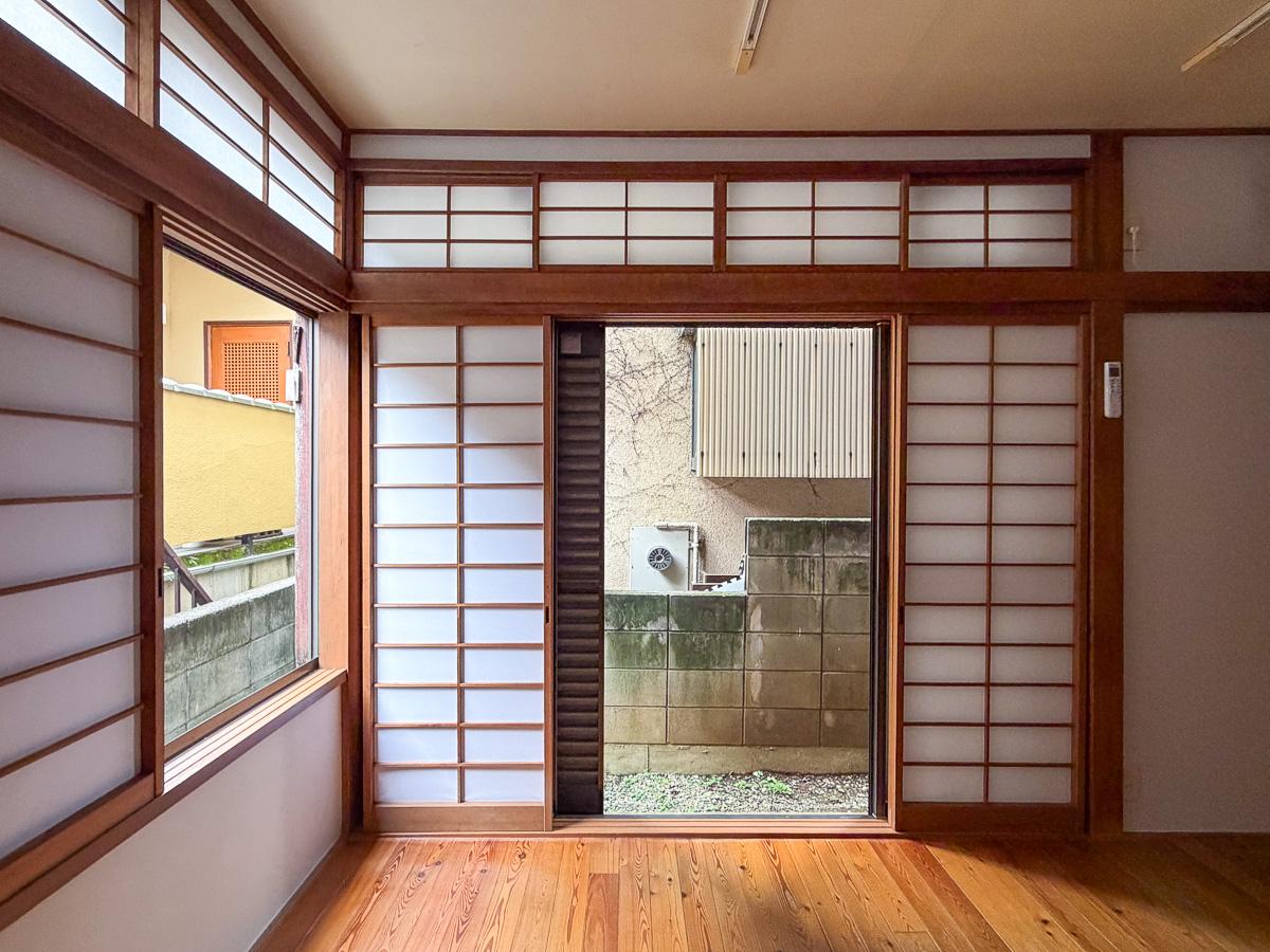 渋谷区西原の賃貸物件/障子を開けると、フワッとした光が室内に入り込みます。