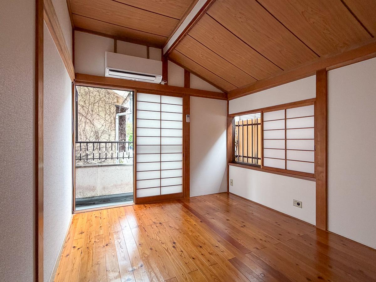 渋谷区西原の賃貸物件/2階には6畳の洋室が2部屋