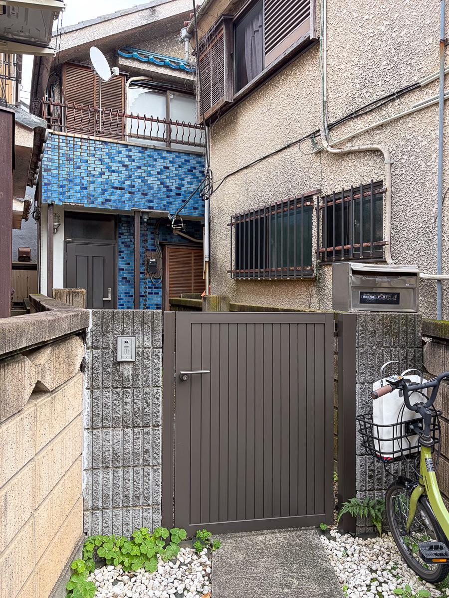 渋谷区西原の賃貸物件/門を開けて奥へ