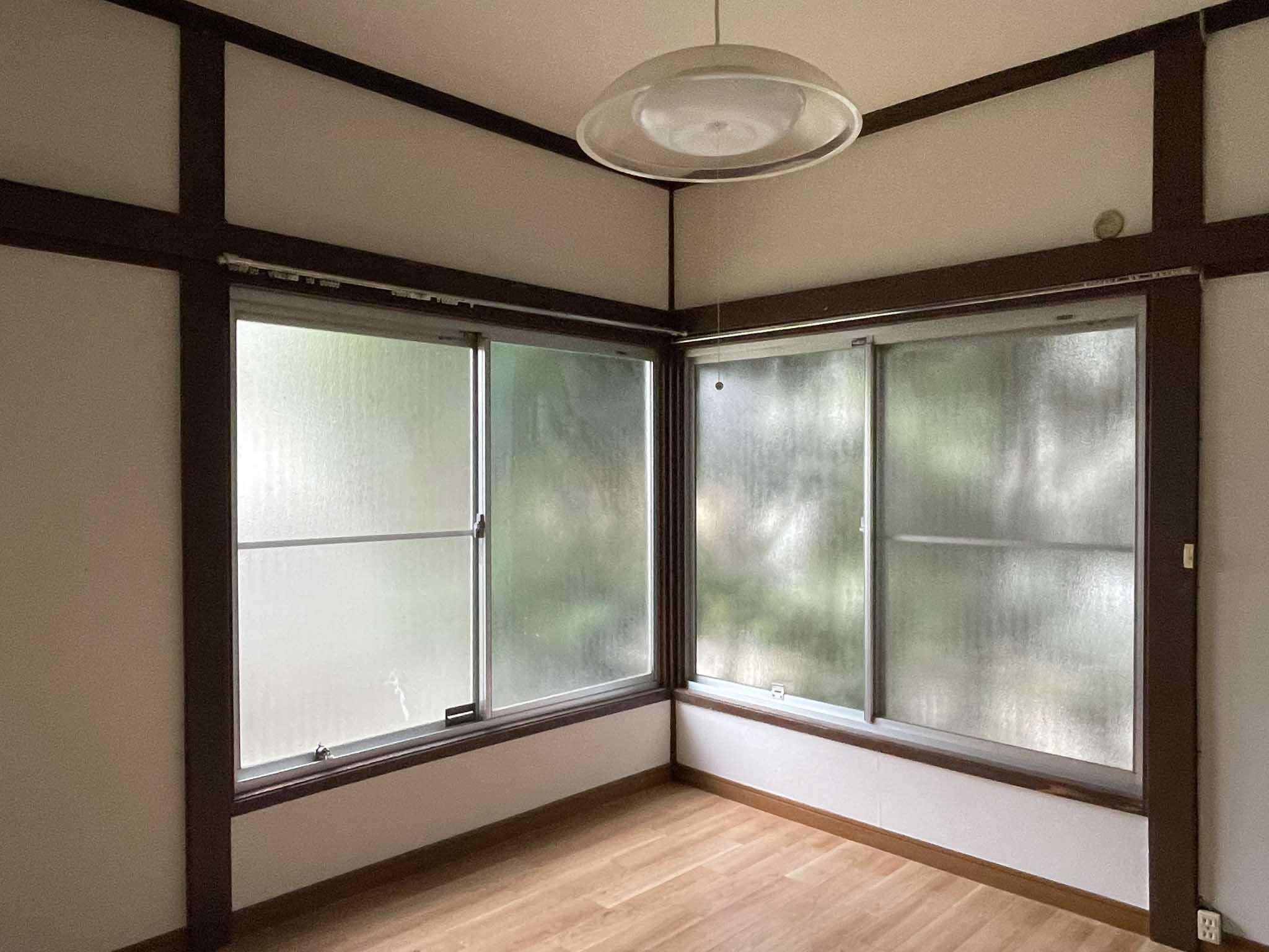 中野区上高田の賃貸物件/洋室②：こちら側にも窓の外に緑が見えます