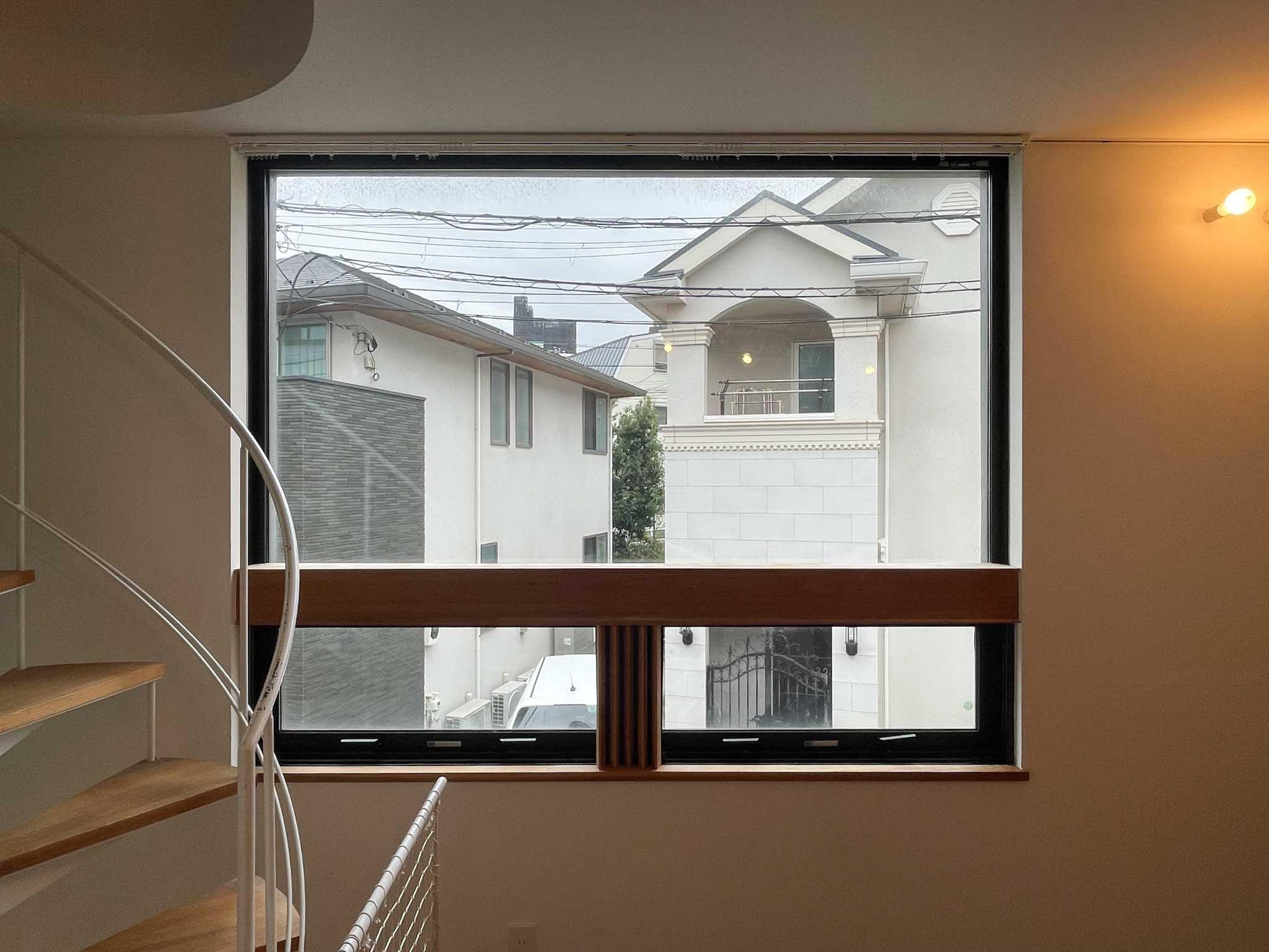目黒区駒場の賃貸物件/2F：主要な採光部はこの東側の窓です
