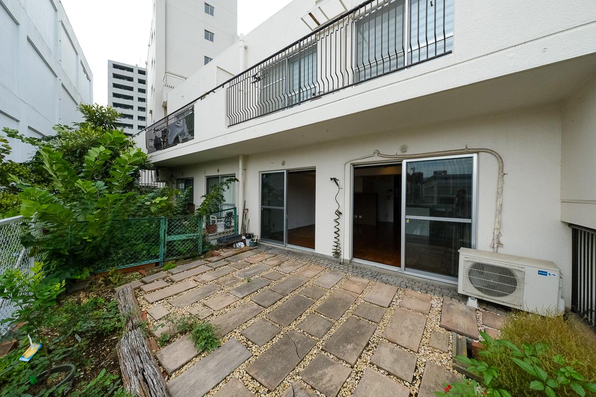 渋谷区富ヶ谷の売買物件/きれいに手入れされた庭。植物をたくさん育てたくなります