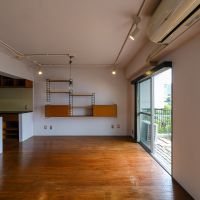 渋谷区富ヶ谷の売買物件/リビングときれいにつながる庭