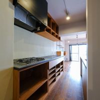 渋谷区富ヶ谷の売買物件/4口ガスコンロにたっぷりの収納と、料理好きも納得のキッチン