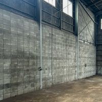 大田区多摩川の賃貸物件/隣接した工場とはブロック壁で隔てられています