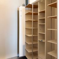 港区赤坂の賃貸物件/玄関脇のシューズボックスには、多くの靴を収納できます