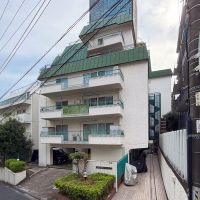 港区赤坂の賃貸物件/周囲の建物から少し浮いた、マイペースな姿が愛らしい
