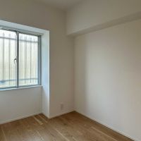 川崎市高津区坂戸の売買物件/北東側の寝室。3.6帖ほどとコンパクト