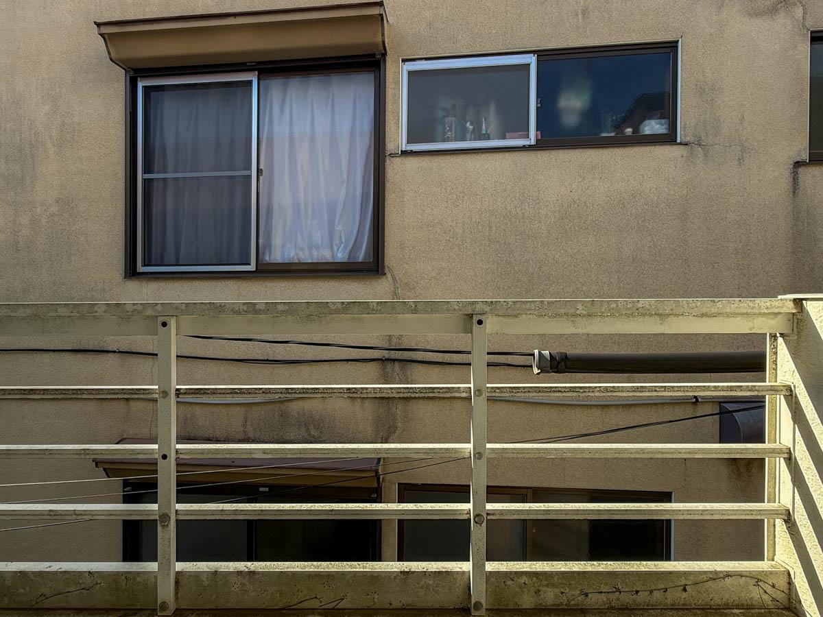 練馬区貫井の賃貸物件/窓先は向かいの建物と対面する形
