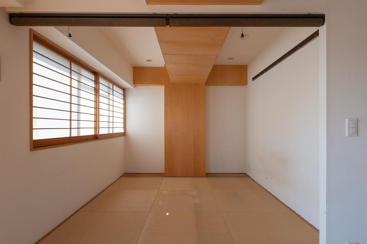 小金井市本町の賃貸物件/リビングスペースから一段上がった和室