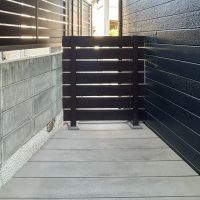 世田谷区梅丘の賃貸物件/１階ウッドデッキ。洗濯物を干すスペースとして使い勝手が良さそうです